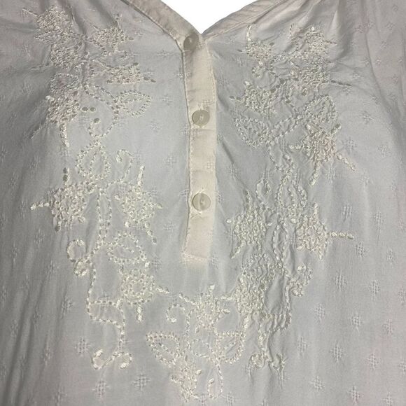 St. John’s Bay Embroidered Top Size M - Picture 3 of 7